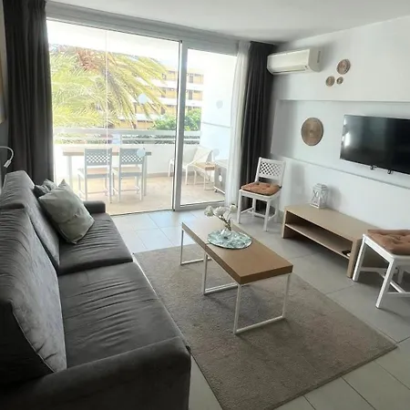 At Bronze Playa San Bartolomé