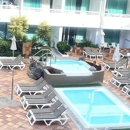 At Bronze Playa San Bartolomé